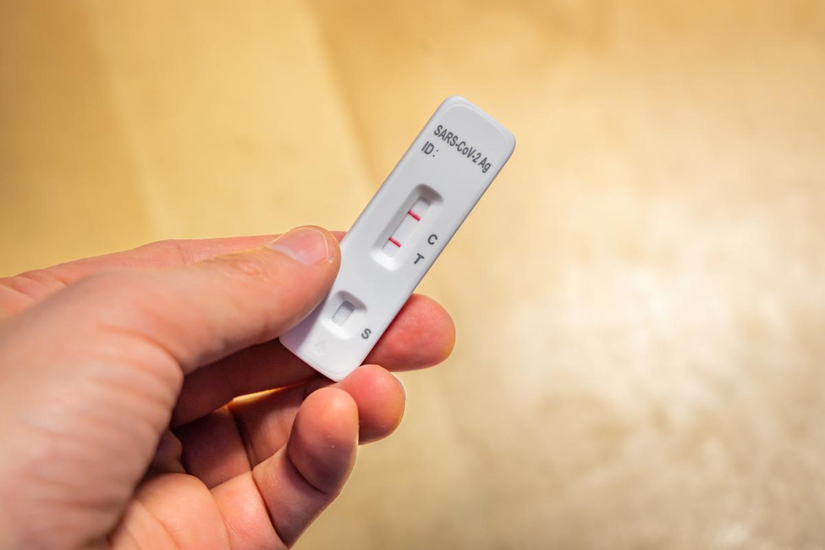 新冠每日核酸阳性超4000人，虽非甲流但仍需警惕