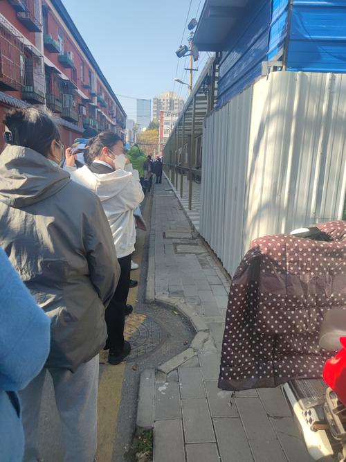 本土新增确诊及无症状感染者情况，冠东码头作业停，运费飙升